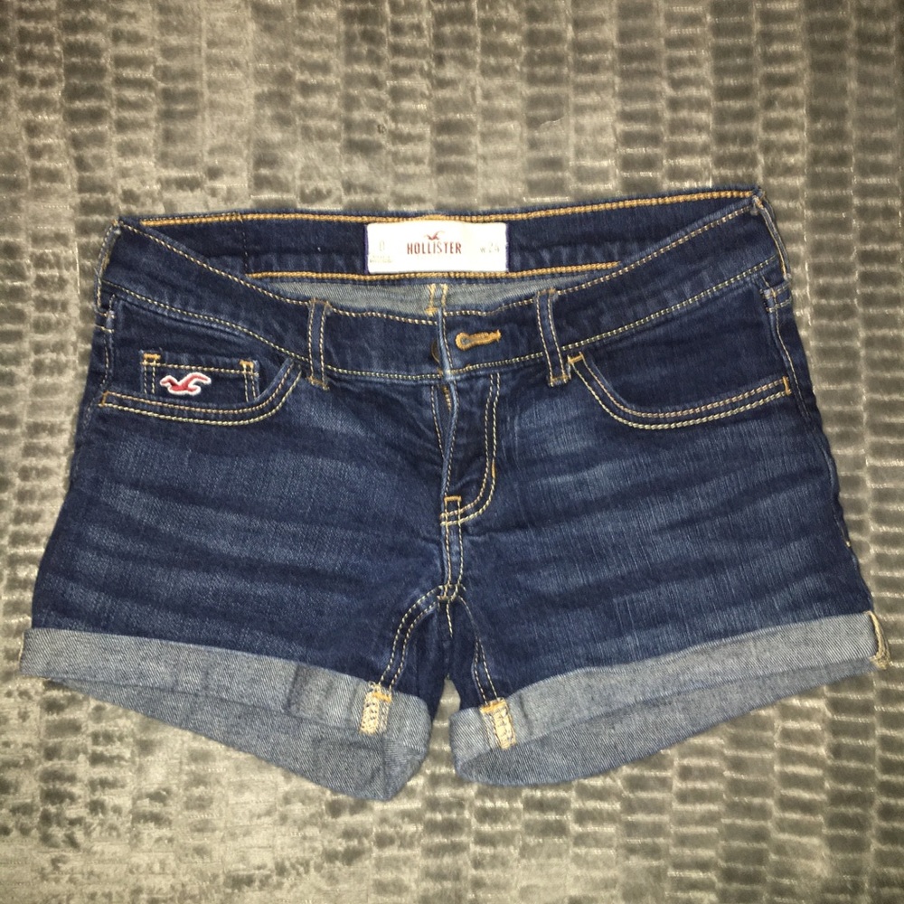 2 pairs hollister shorts GREAT CONDITION